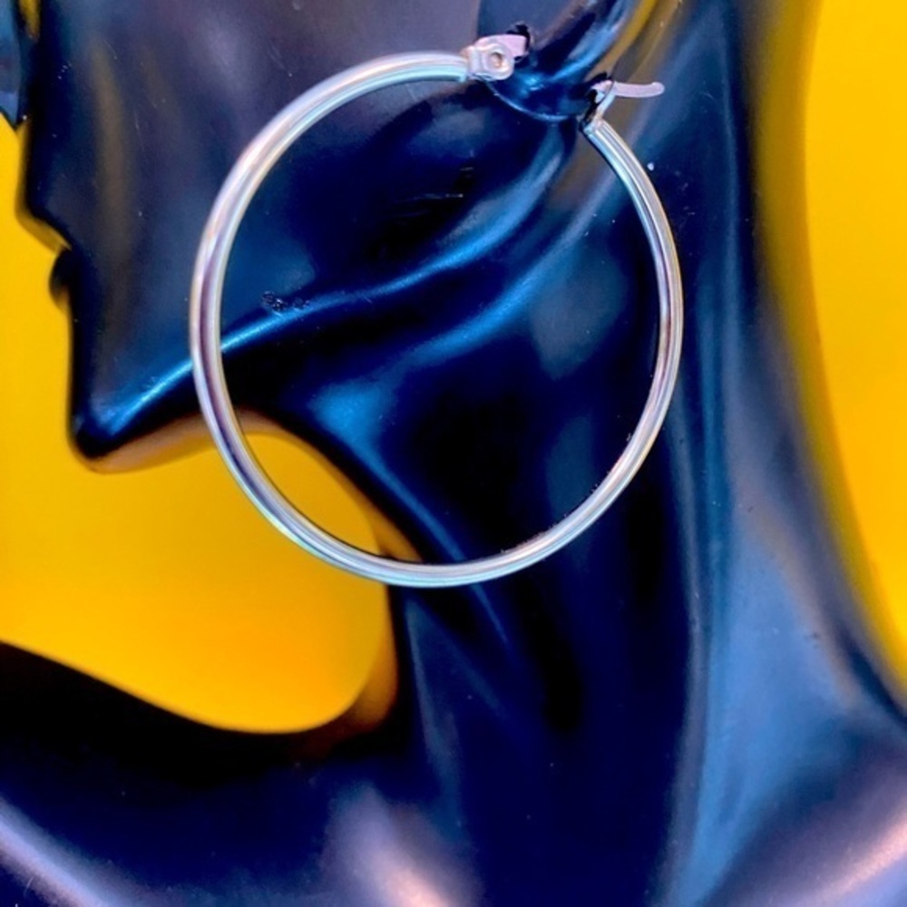 Earrings Hoops New
Stainless Steel 
Measurements 1 1/2